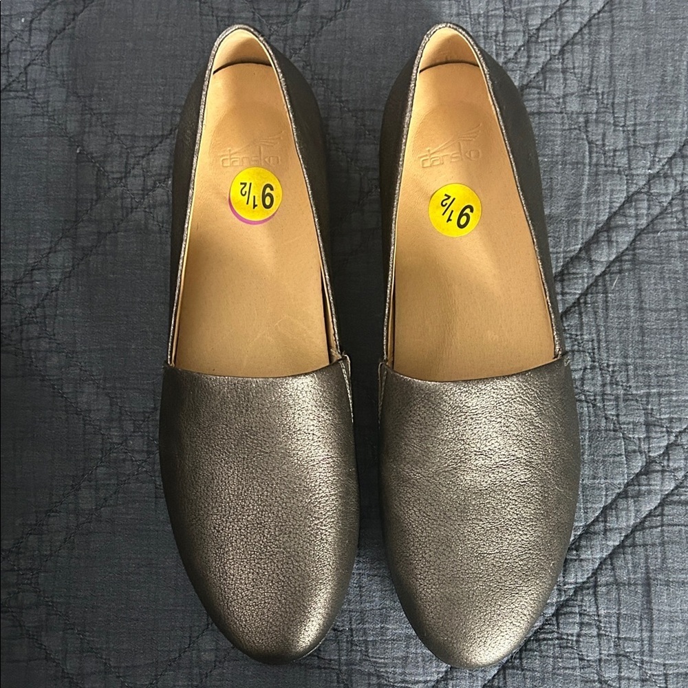 Dansko Pewter Metallic Larisa Leather Flats New Size 41